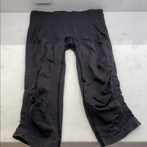 Lululemon cropped workout pants